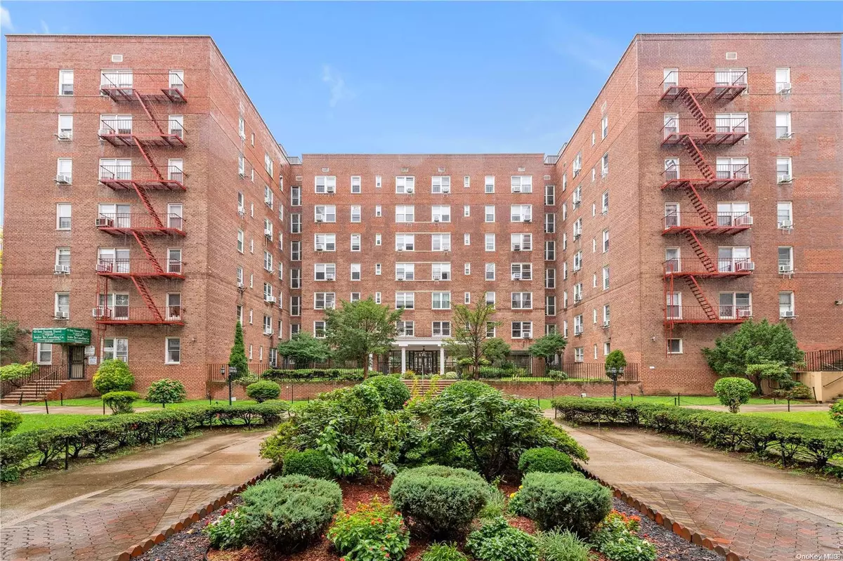 Forest Hills, NY 11375,105-24 63 DR #1K