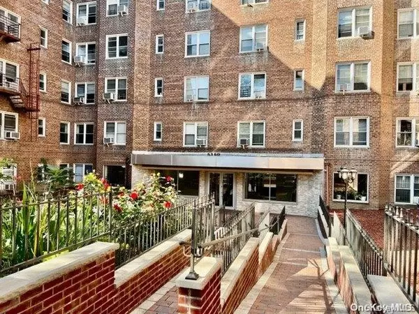 63-60 102nd ST #C4, Rego Park, NY 11374