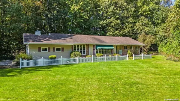 Dix Hills, NY 11746,16 Capel DR