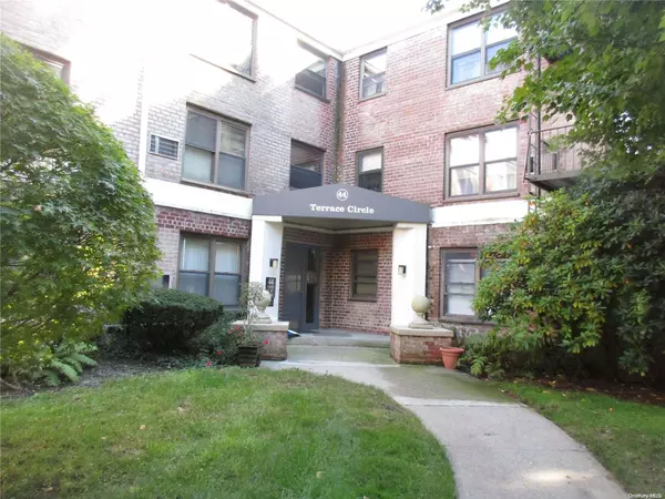 Great Neck, NY 11021,44 Terrace Circle #1H