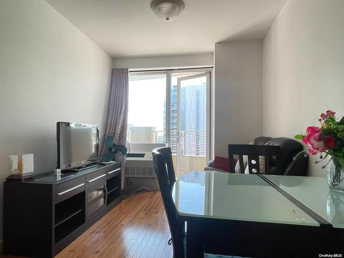 Flushing, NY 11354,37-20 Prince ST #10A