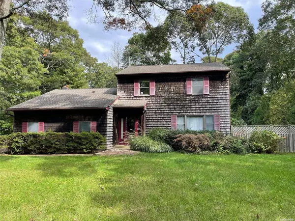 East Quogue, NY 11942,5 Washington DR