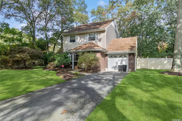 11 Sweetbriar CT, Lake Ronkonkoma, NY 11779