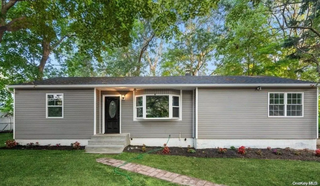 32 Ralph AVE, Lake Grove, NY 11755