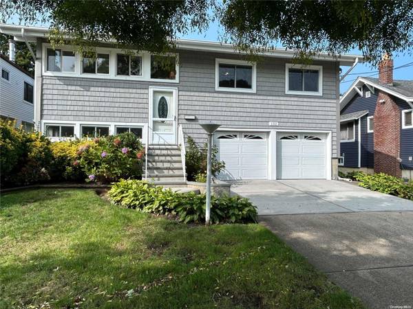 152 East AVE, Freeport, NY 11520