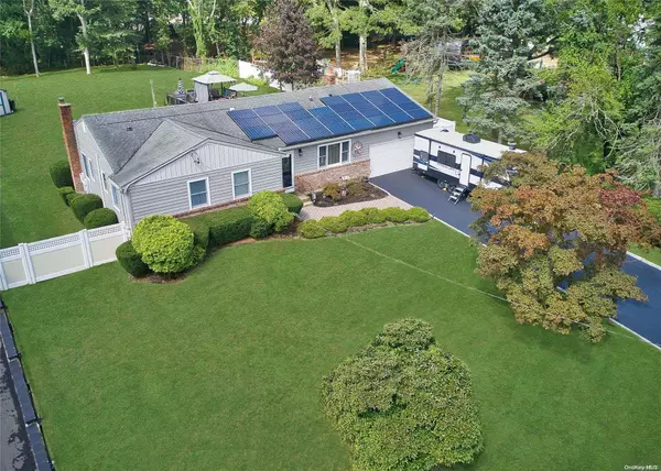 158 Macarthur BLVD, Hauppauge, NY 11788