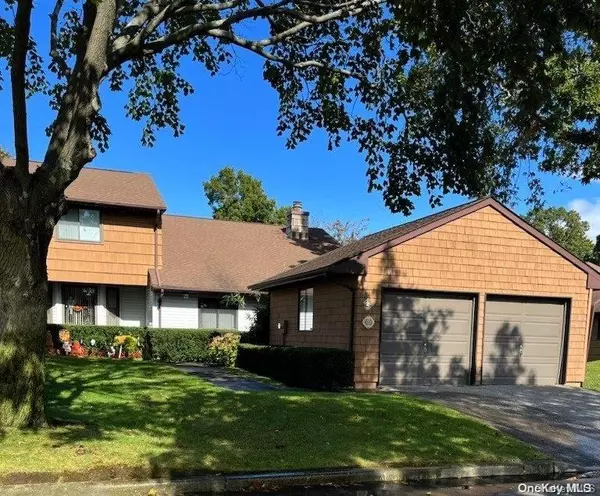 4 Ashley CIR #-, Commack, NY 11725