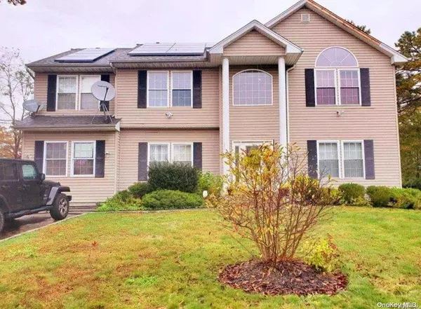 135 N 28th ST, Wheatley Heights, NY 11798