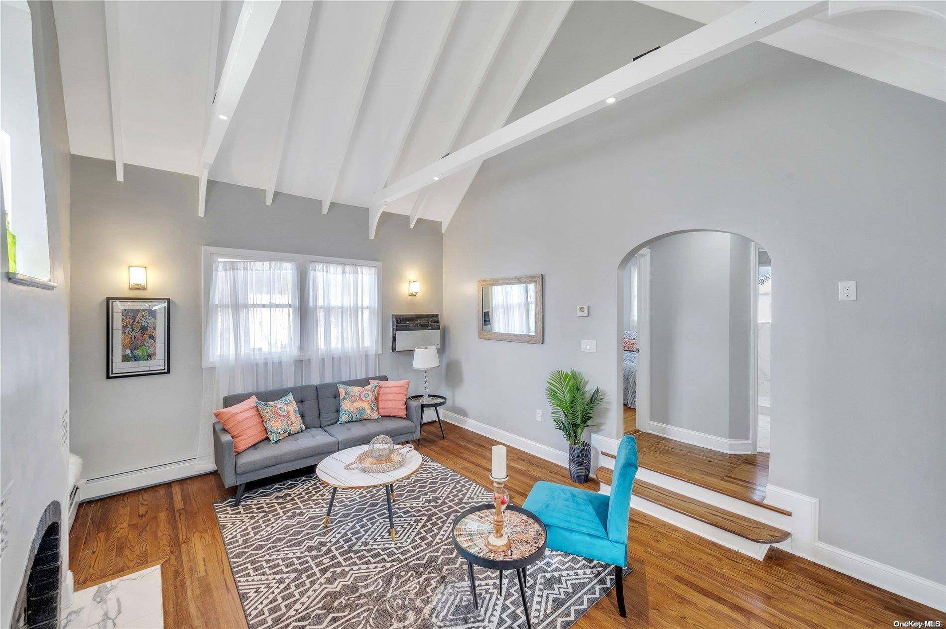 87 East ST, Hicksville, NY 11801