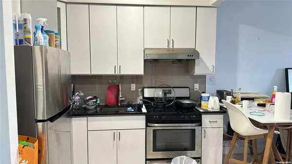 Flushing, NY 11355,42-26 147th ST #5B