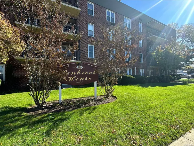 60 Hempstead Avenue #3B, Lynbrook, NY 11563