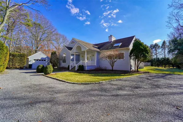 Westhampton, NY 11977,7 Plume Grass WAY