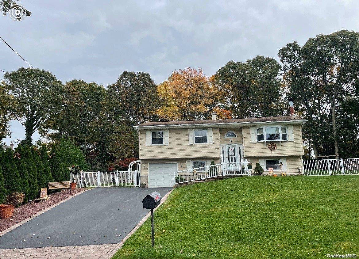 30 Shelton CT, Lake Ronkonkoma, NY 11779