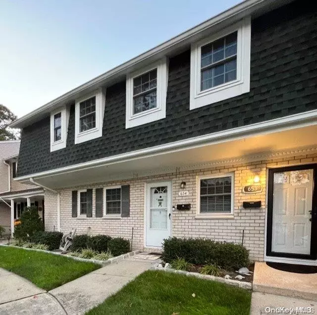Hauppauge, NY 11788,654 Village DR #654