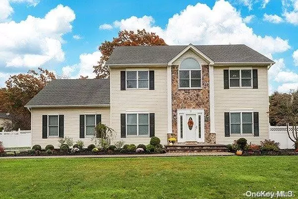 9 Raphael BLVD, Nesconset, NY 11767