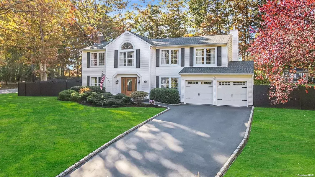 20 Ramblewood RD, Shoreham, NY 11786