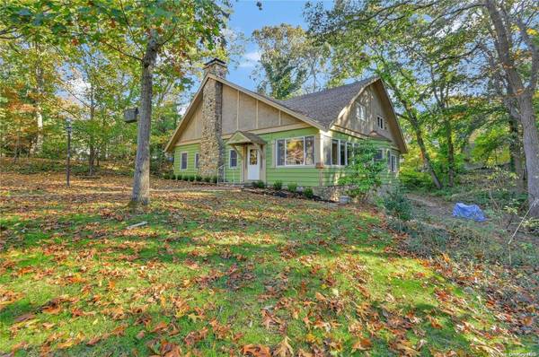 16 Midwood RD, Stony Brook, NY 11790