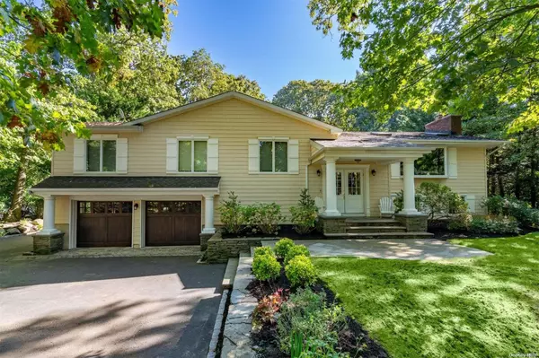 11 Barrington PL, Melville, NY 11747