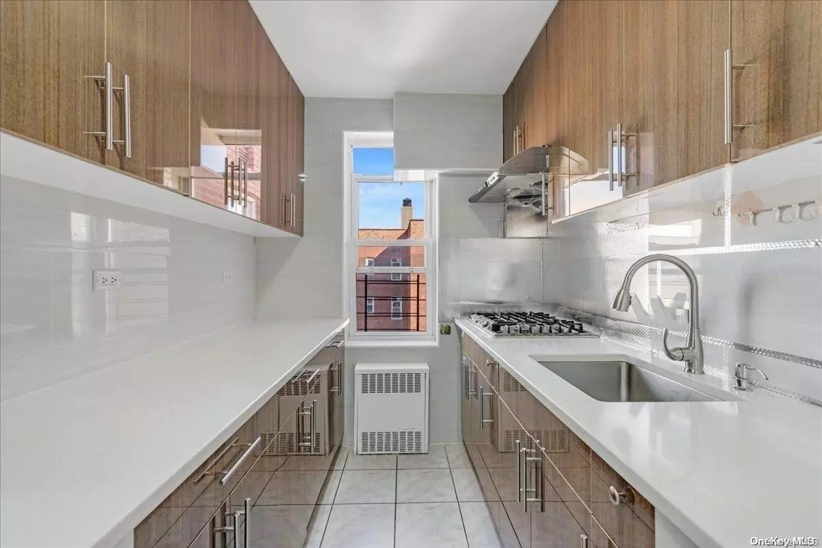 Flushing, NY 11355,43-35 Union St #6C