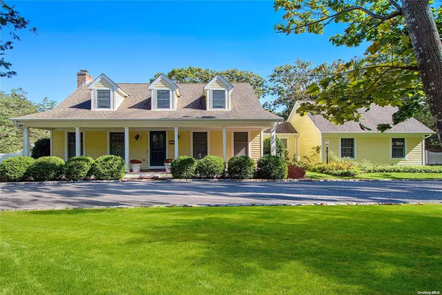 90 Jagger LN, Westhampton, NY 11977