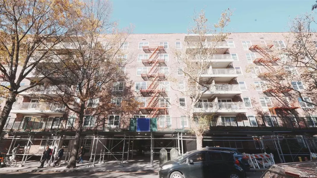 142-05 Roosevelt AVE #707, Flushing, NY 11354