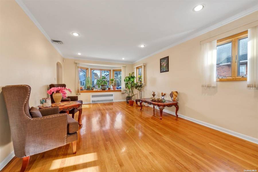 82-08 213th ST, Hollis Hills, NY 11427