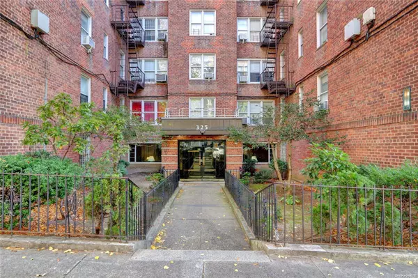 325 E 201st #6E, Bronx, NY 10458