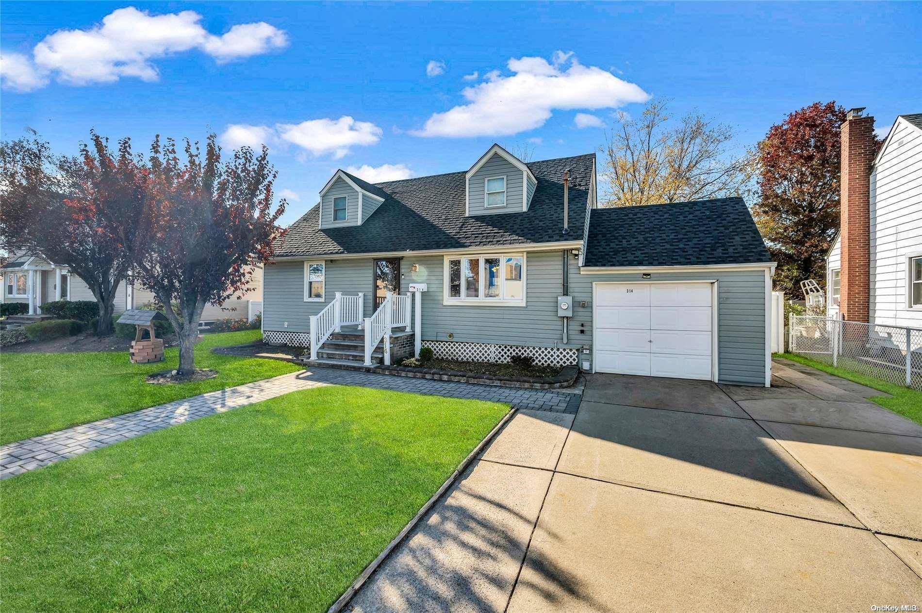 314 New South RD, Hicksville, NY 11801