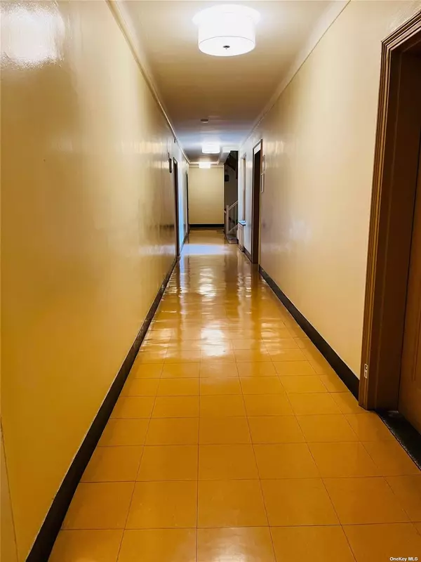 Jackson Heights, NY 11372,35-45 81 St #C1