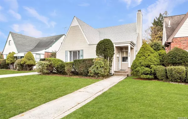 928 Centennial AVE, North Baldwin, NY 11510