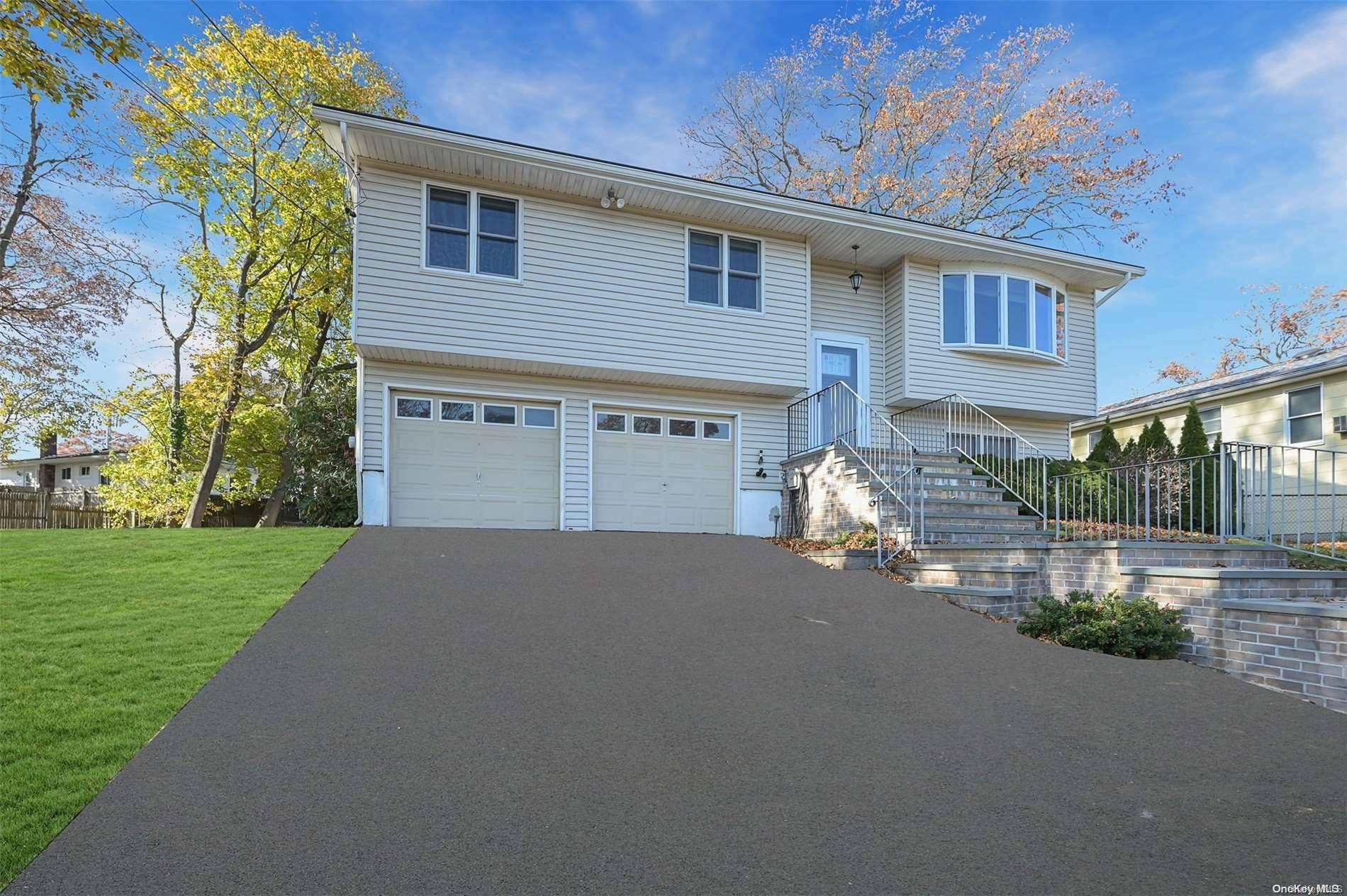 96 Locust BLVD, Ronkonkoma, NY 11779