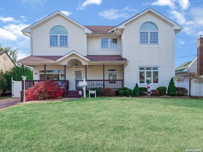 2977 Lawrence DR, Wantagh, NY 11793