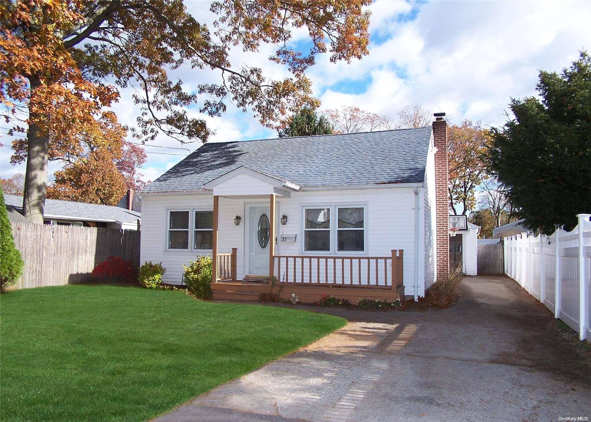 37 Innis AVE, Lake Ronkonkoma, NY 11779