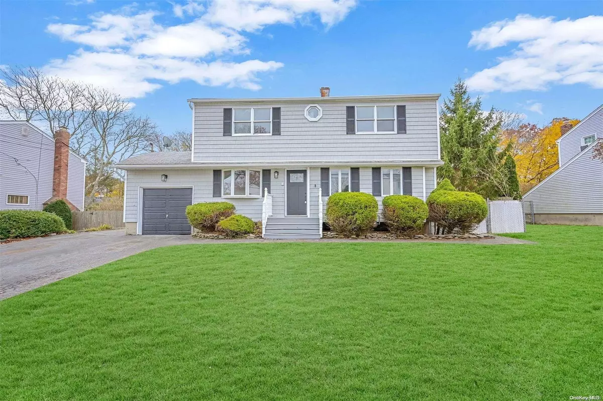 Selden, NY 11784,6 Salem LN