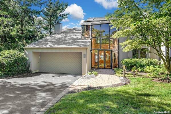 1 Sir Kenneth CT,  Northport,  NY 11768