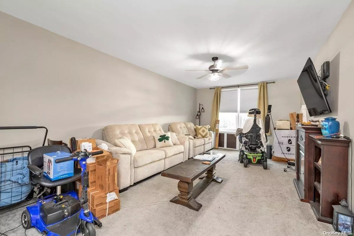 Lynbrook, NY 11563,504 Merrick RD #2E