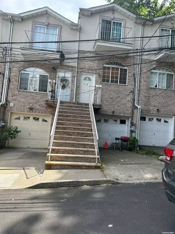 30 Jake Court, Staten Island, NY 10304