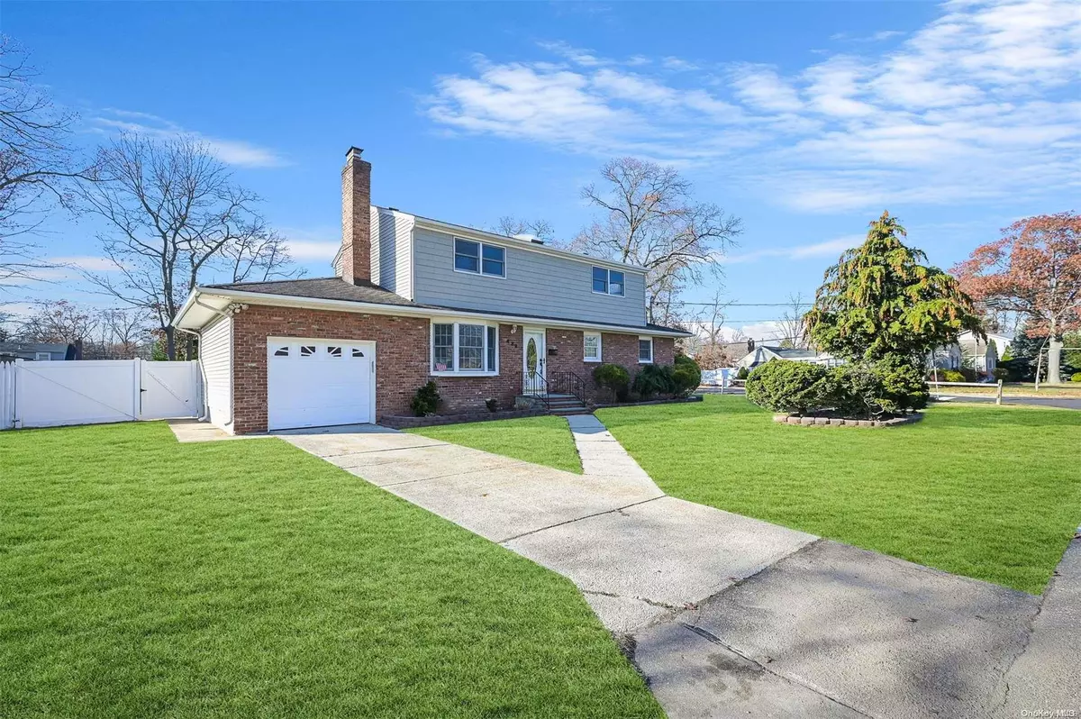 West Islip, NY 11795,439 Oak Neck RD