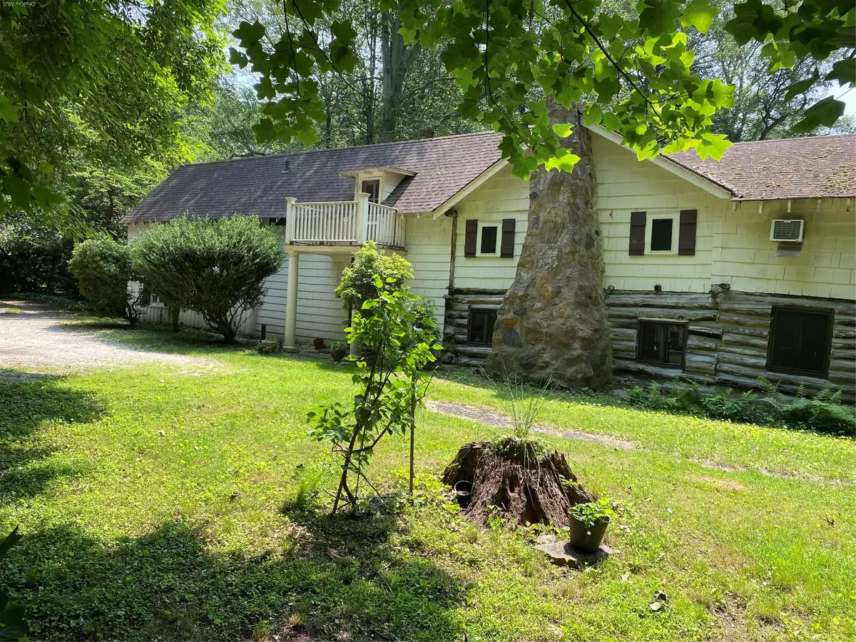 Locust Valley, NY 11560,143 Piping Rock RD