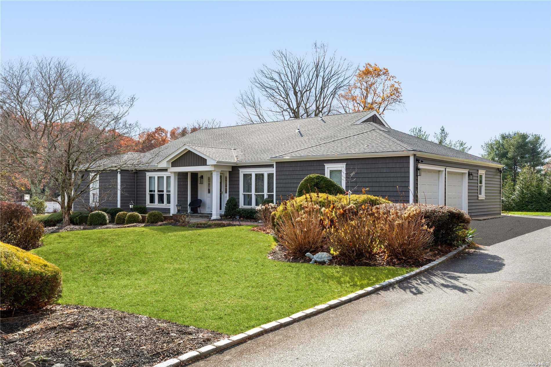 221 Baird CT, Woodbury, NY 11797