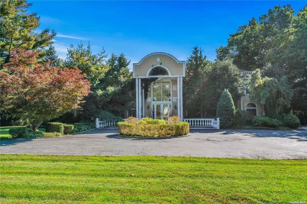 Old Westbury, NY 11568,6 Haybarn CT