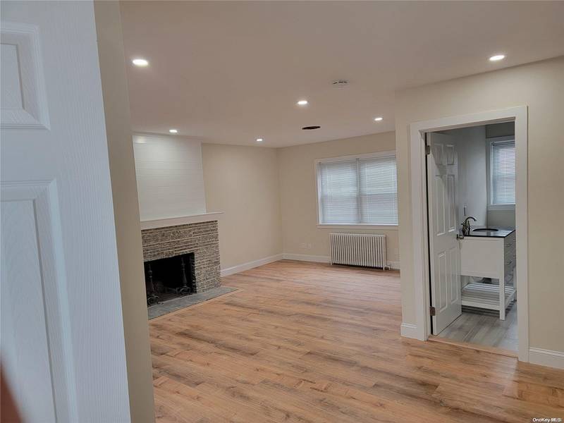 2262 Centre AVE #E, Bellmore, NY 11710