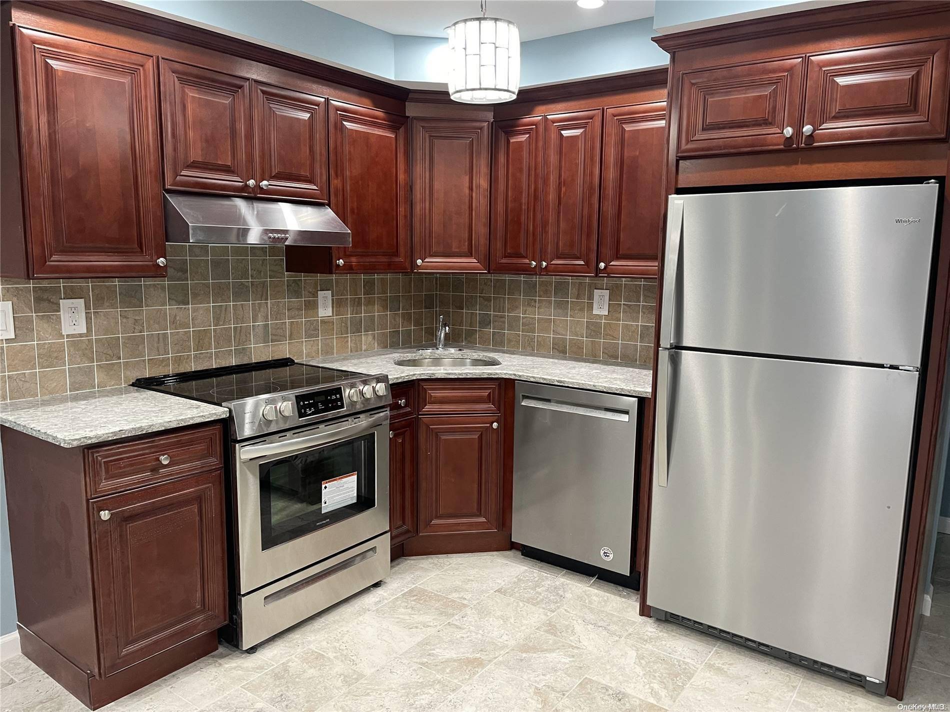20-61 36 ST, Astoria, NY 11106
