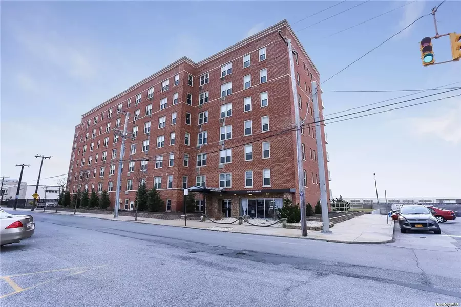 560 W Broadway #5G, Long Beach, NY 11561