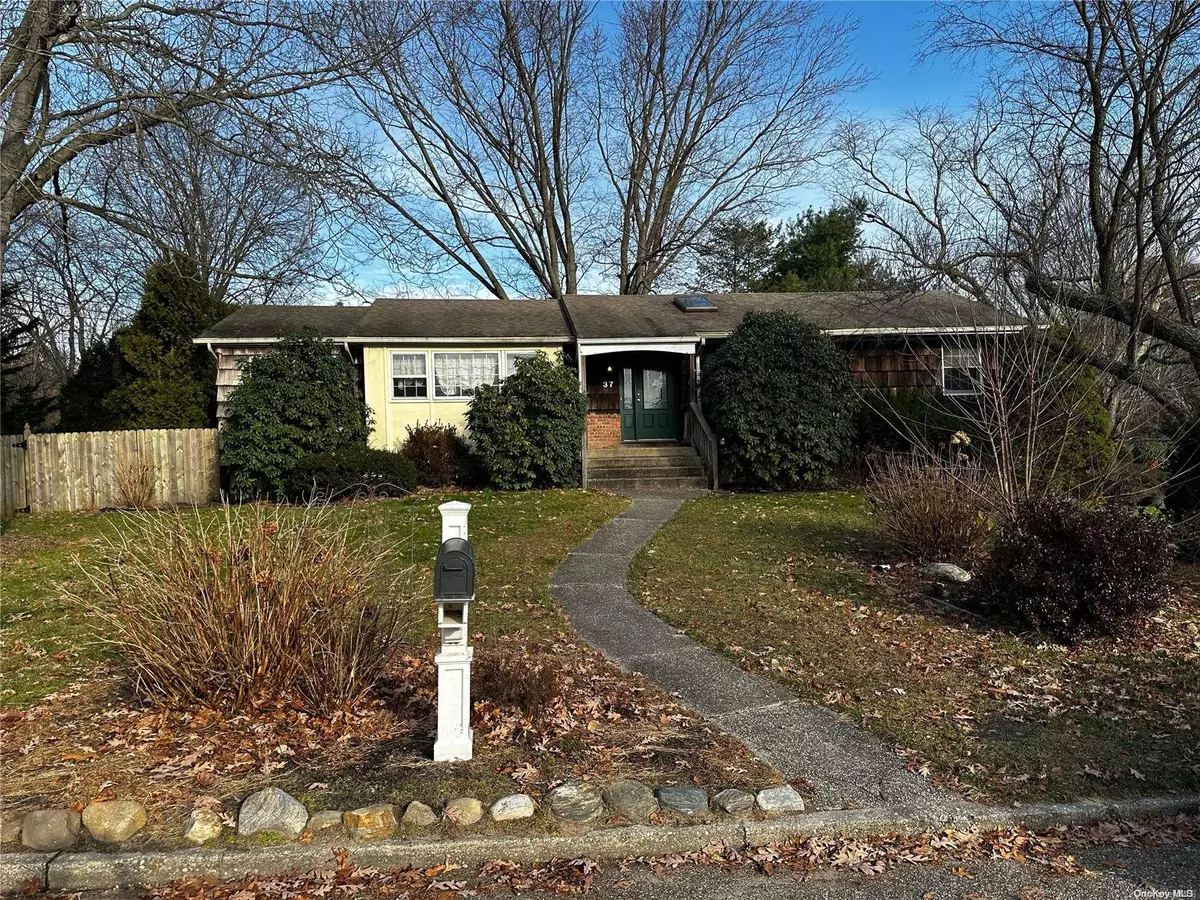 East Setauket, NY 11733,37 Storyland LN