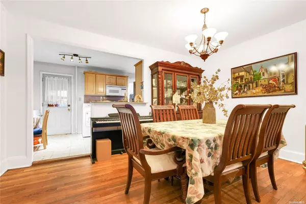 Astoria, NY 11105,20-66 32nd ST