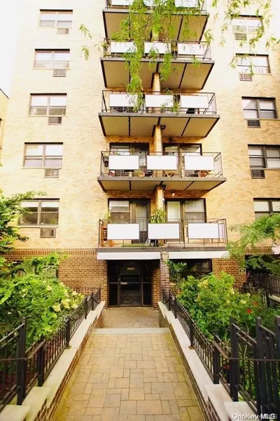 31-23 Crescent ST #3B, Astoria, NY 11106