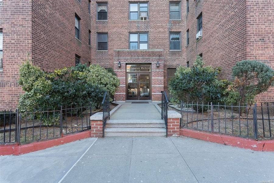 102-36 64 AVE #4A, Forest Hills, NY 11375