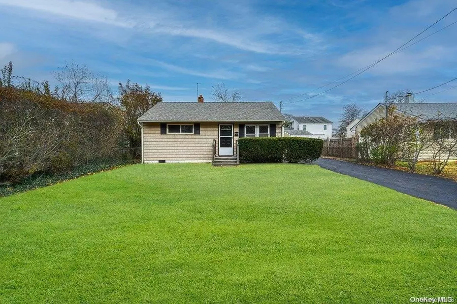 625 Montauk HWY, Oakdale, NY 11769