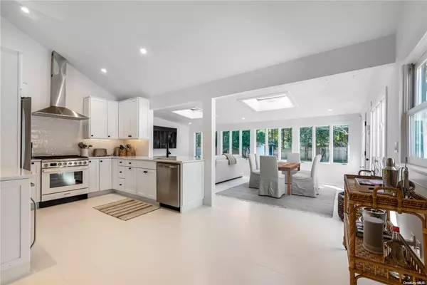 East Hampton, NY 11937,94 Pembroke DR